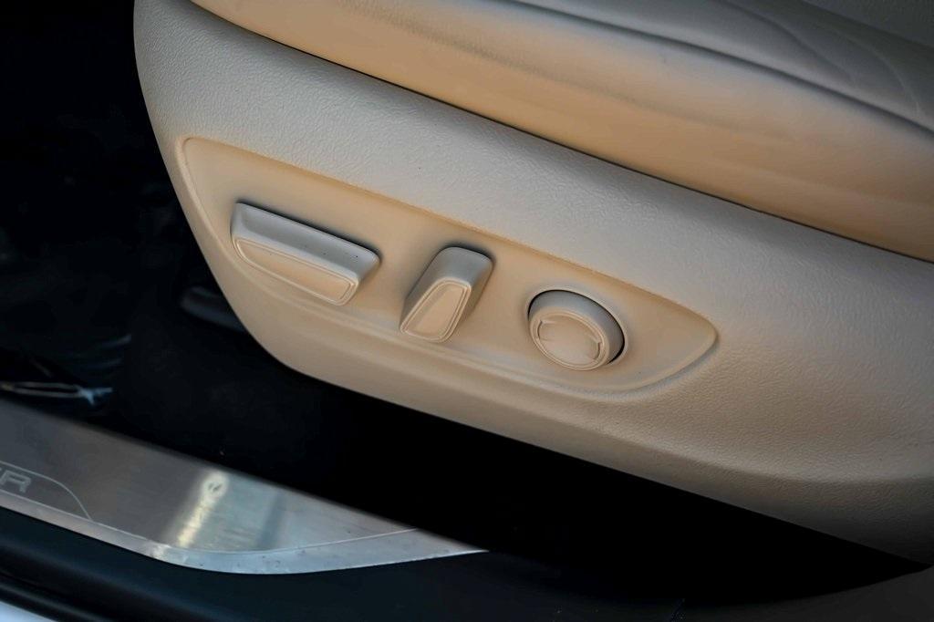 used 2023 Toyota Highlander Hybrid car, priced at $44,799