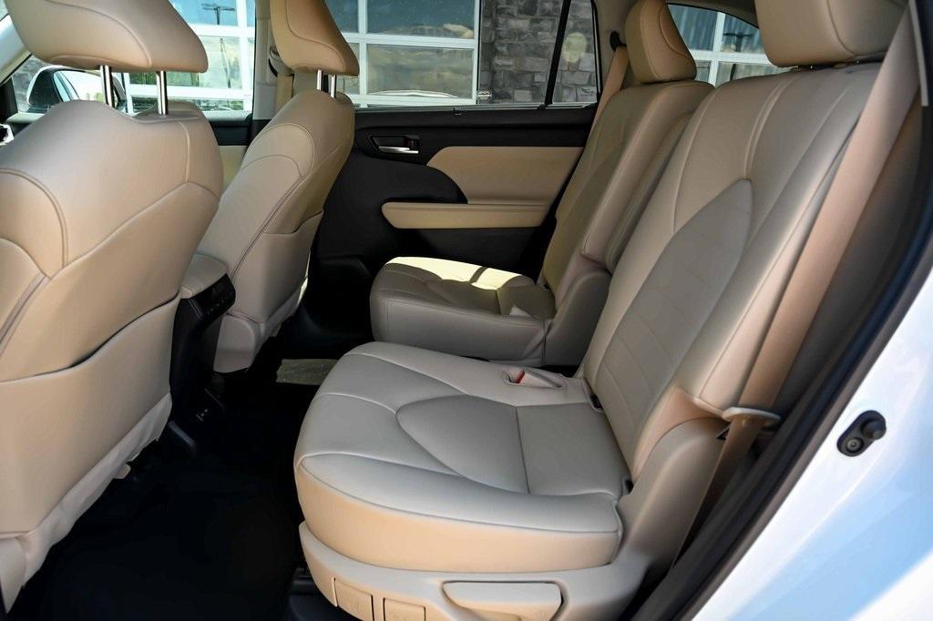 used 2023 Toyota Highlander Hybrid car, priced at $44,799