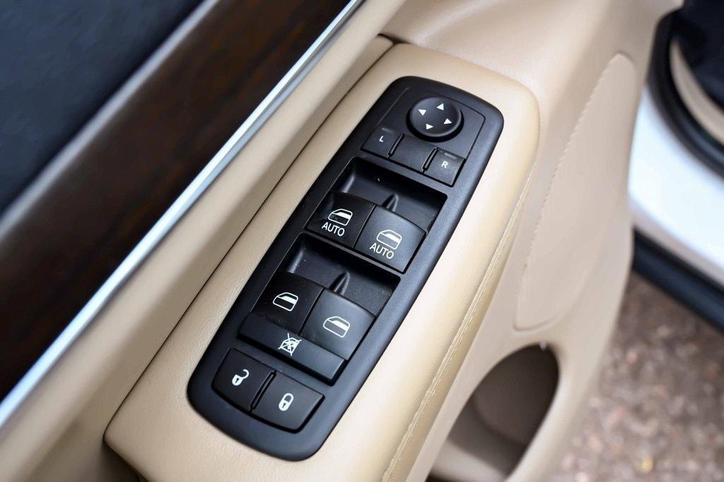 used 2017 Jeep Grand Cherokee car, priced at $16,175