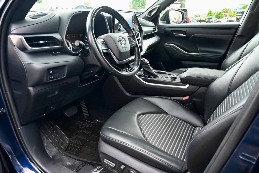 used 2021 Toyota Highlander car, priced at $34,291