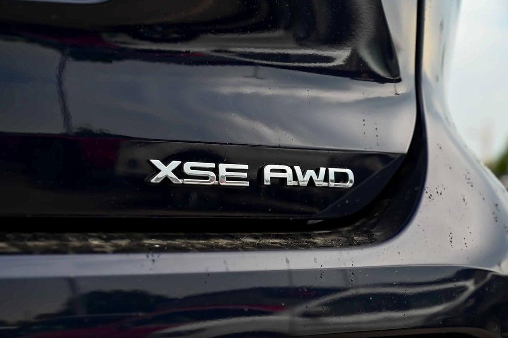 used 2021 Toyota Highlander car, priced at $34,291