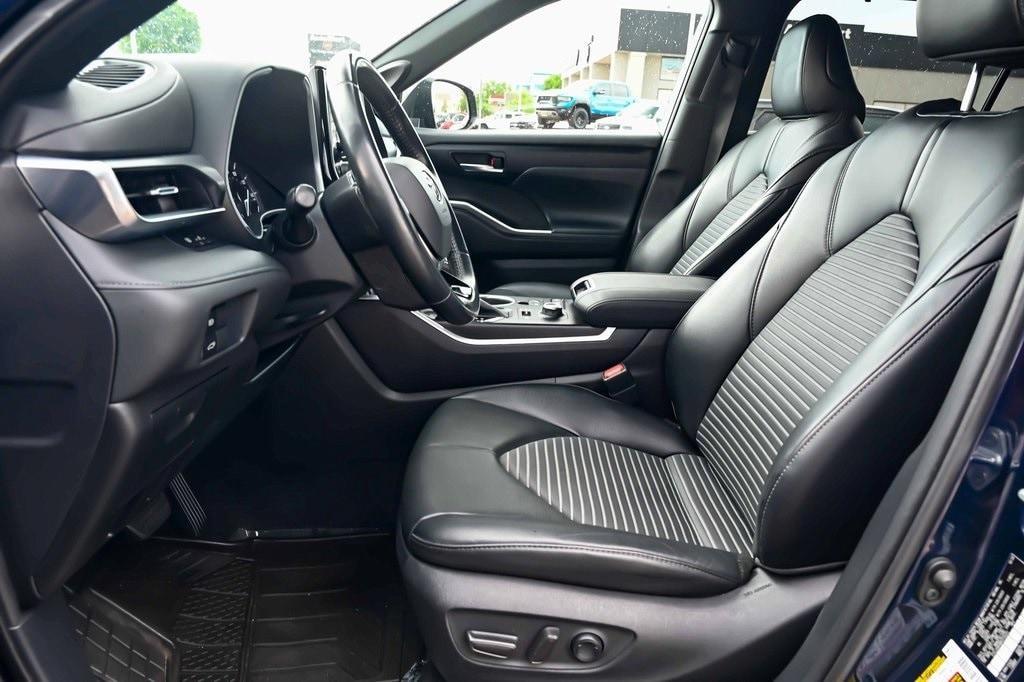 used 2021 Toyota Highlander car, priced at $34,291