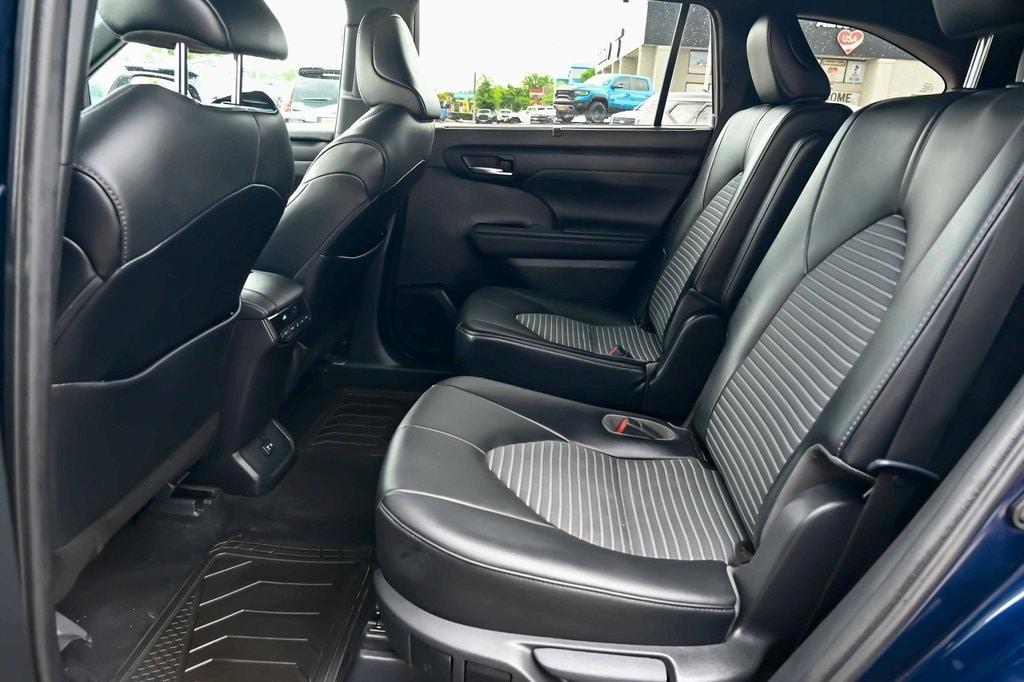used 2021 Toyota Highlander car, priced at $34,291