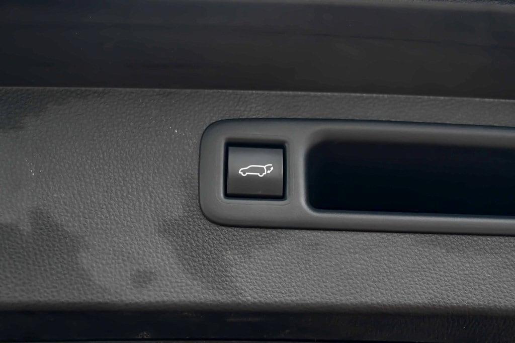 used 2021 Toyota Highlander car, priced at $34,291