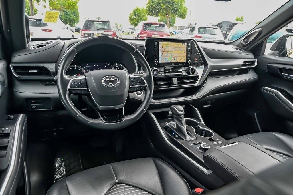 used 2021 Toyota Highlander car, priced at $34,291