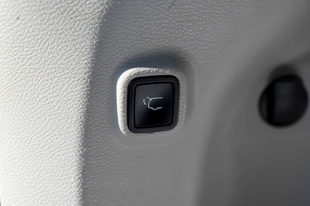 used 2019 Jeep Cherokee car, priced at $17,667