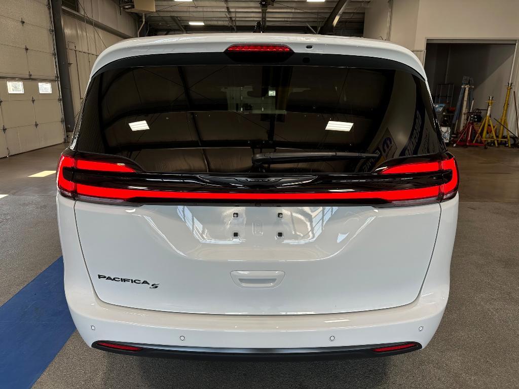 new 2024 Chrysler Pacifica car, priced at $49,215