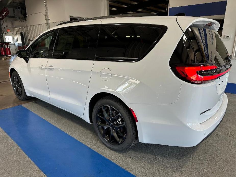 new 2024 Chrysler Pacifica car, priced at $49,215