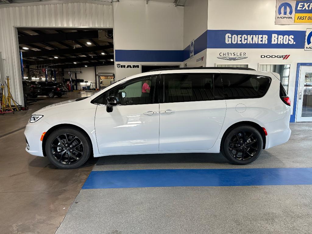 new 2024 Chrysler Pacifica car, priced at $49,215