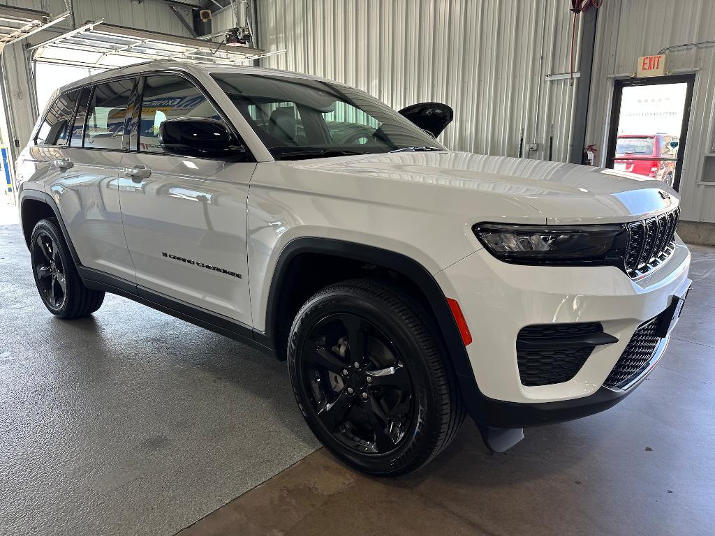 used 2024 Jeep Grand Cherokee car, priced at $38,275