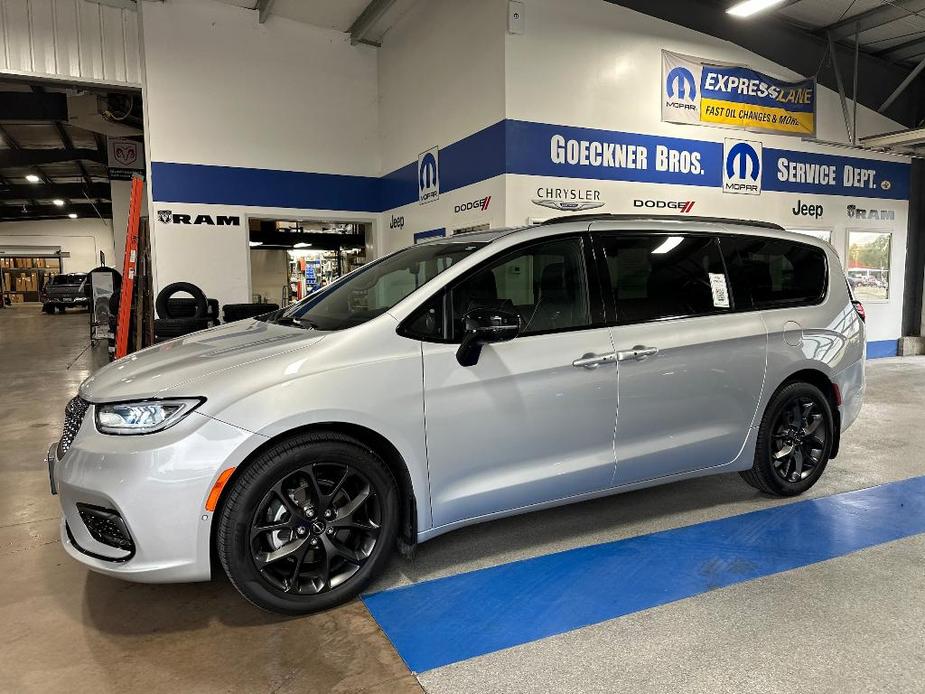 used 2023 Chrysler Pacifica car, priced at $41,375