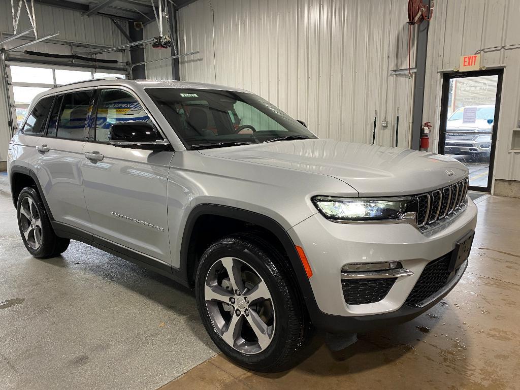 new 2025 Jeep Grand Cherokee car, priced at $50,915