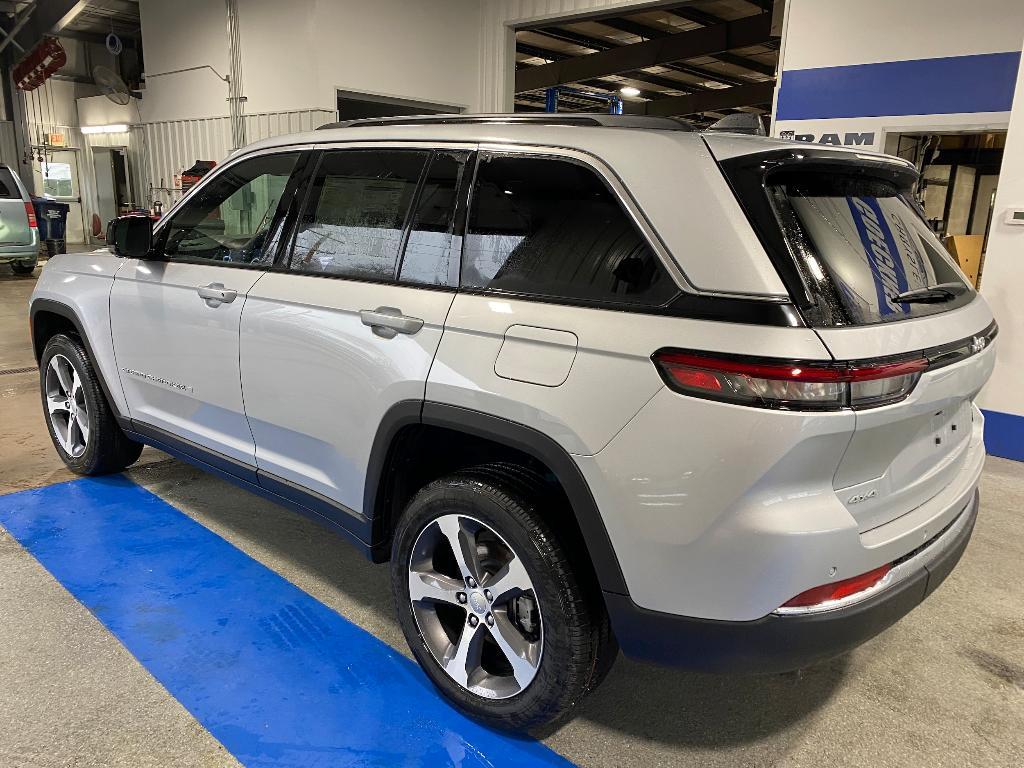 new 2025 Jeep Grand Cherokee car, priced at $50,915