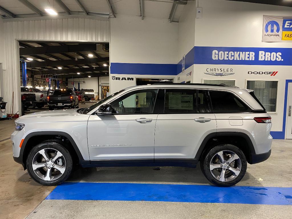 new 2025 Jeep Grand Cherokee car, priced at $50,915