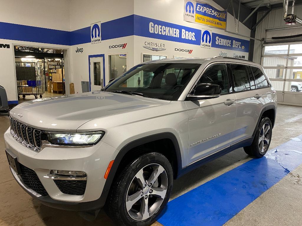 new 2025 Jeep Grand Cherokee car, priced at $50,915