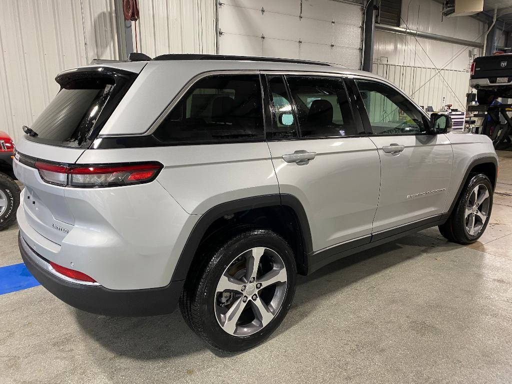 new 2025 Jeep Grand Cherokee car, priced at $50,915