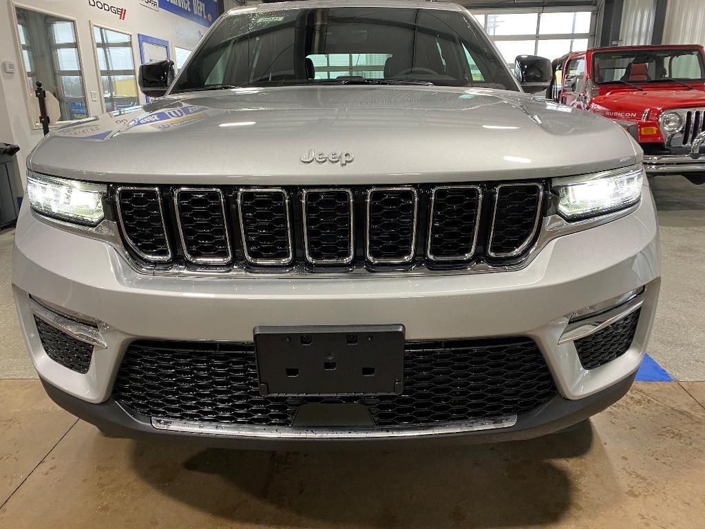 new 2025 Jeep Grand Cherokee car, priced at $50,915