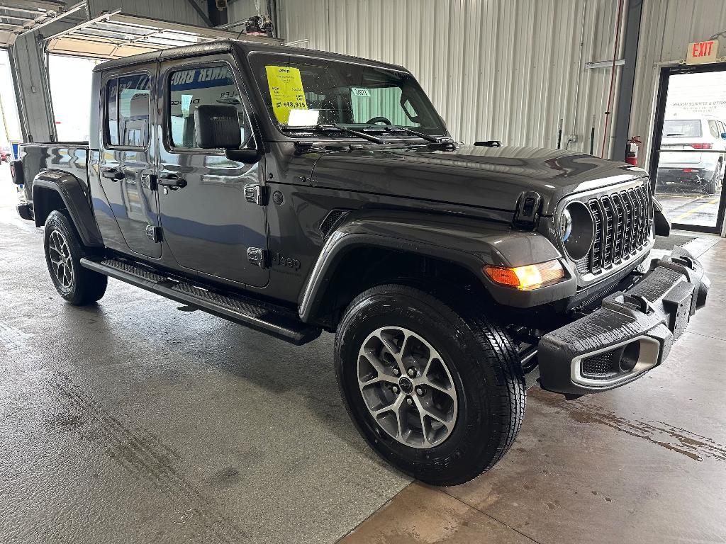 new 2024 Jeep Gladiator car, priced at $52,915