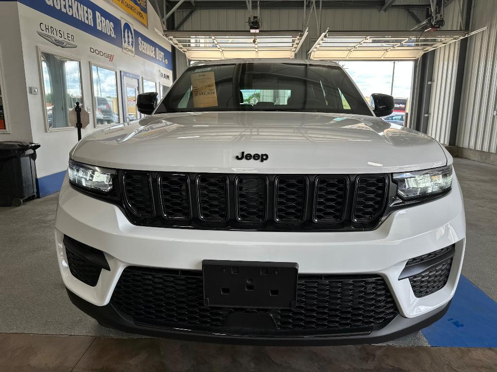 new 2024 Jeep Grand Cherokee car, priced at $49,275