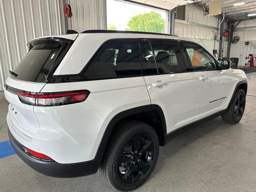 new 2024 Jeep Grand Cherokee car, priced at $49,275