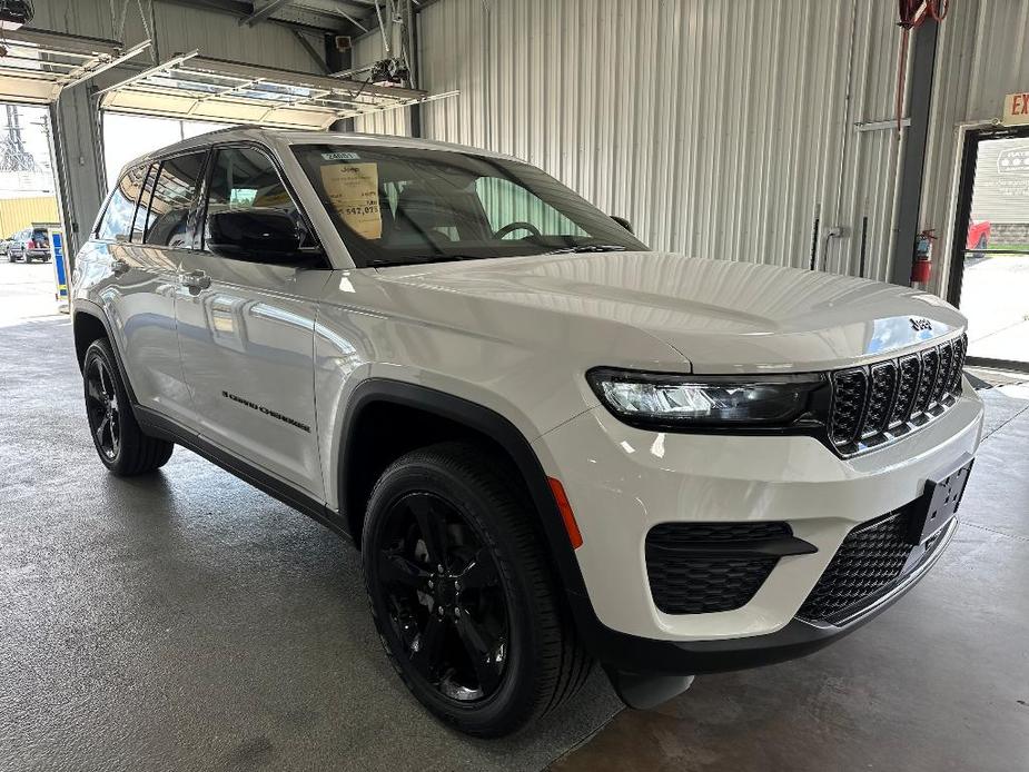 new 2024 Jeep Grand Cherokee car, priced at $49,275