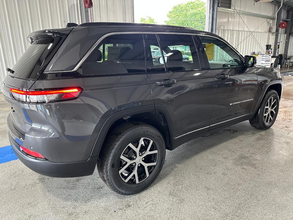 new 2024 Jeep Grand Cherokee car, priced at $49,995