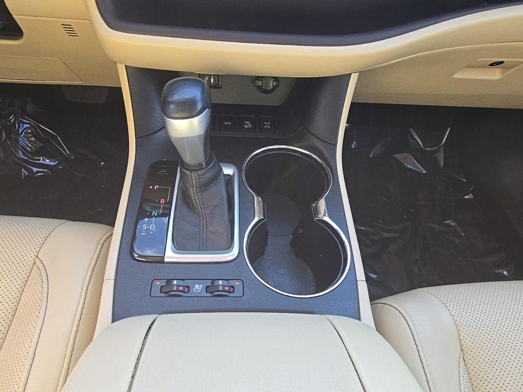 used 2015 Toyota Highlander car, priced at $16,888