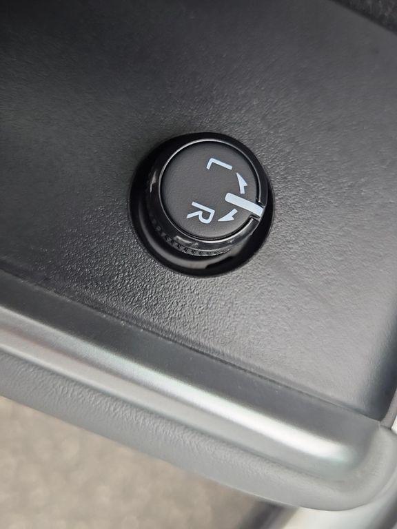 used 2022 Toyota Highlander Hybrid car, priced at $31,000