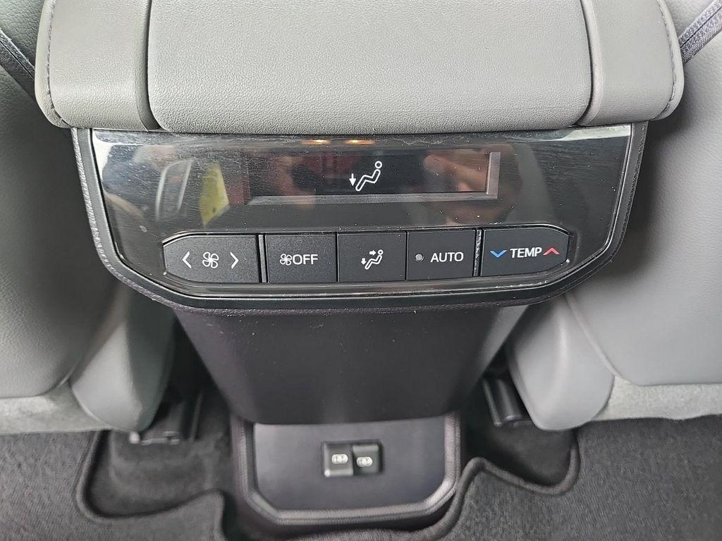 used 2022 Toyota Highlander Hybrid car, priced at $31,000