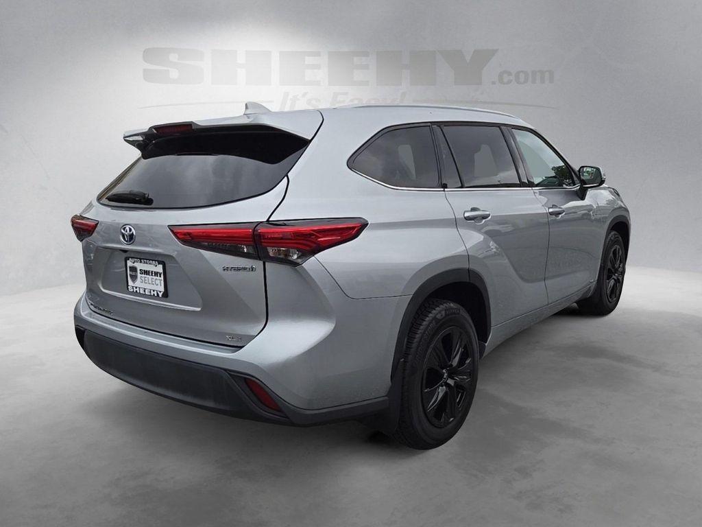 used 2022 Toyota Highlander Hybrid car, priced at $31,000