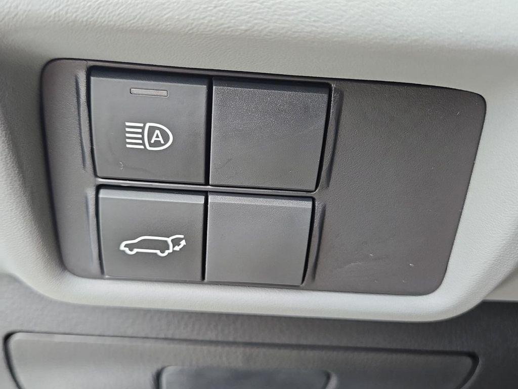used 2022 Toyota Highlander Hybrid car, priced at $31,000