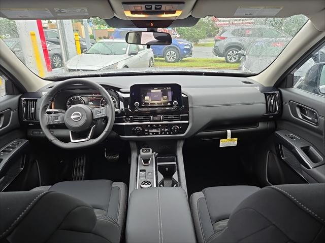 new 2025 Nissan Pathfinder car, priced at $41,270