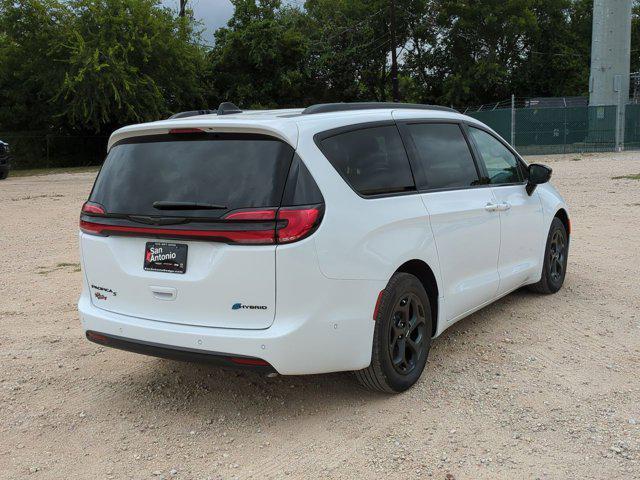 new 2024 Chrysler Pacifica Hybrid car, priced at $48,032