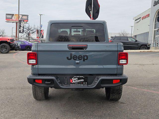 new 2025 Jeep Gladiator car, priced at $40,133