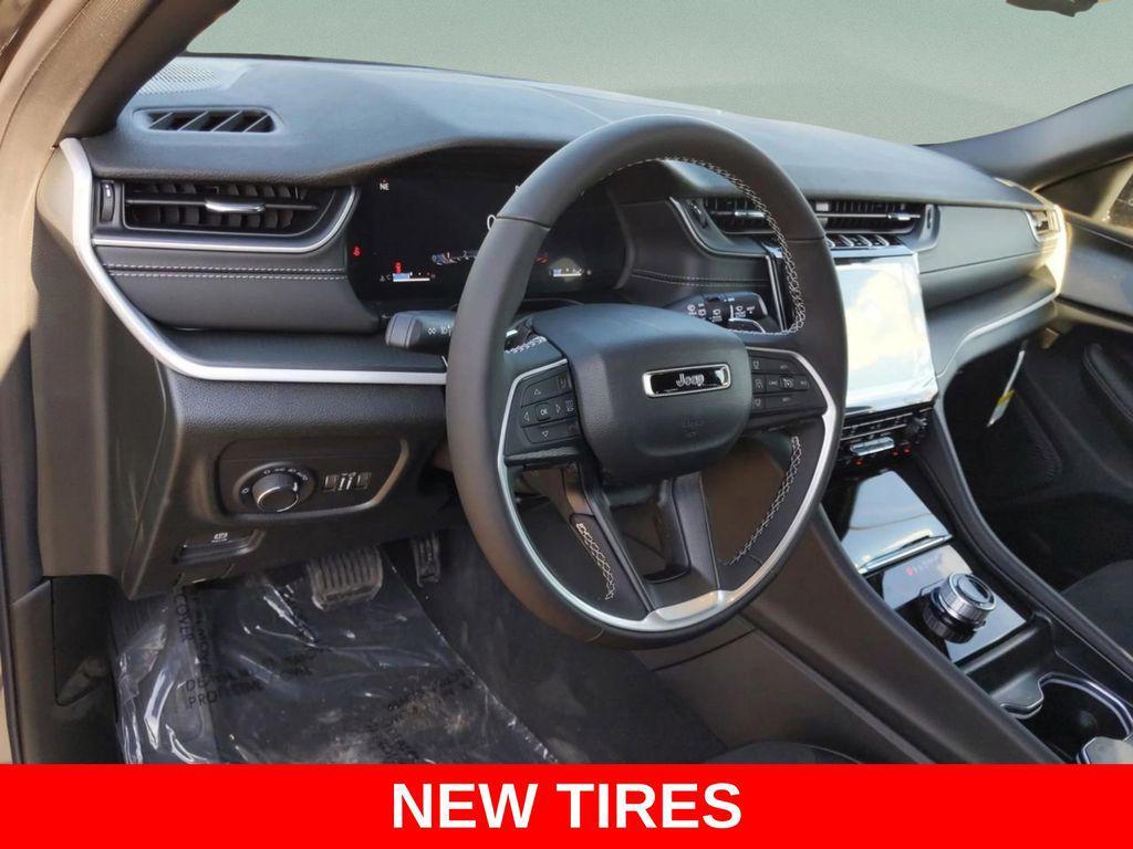 new 2025 Jeep Grand Cherokee car, priced at $41,343