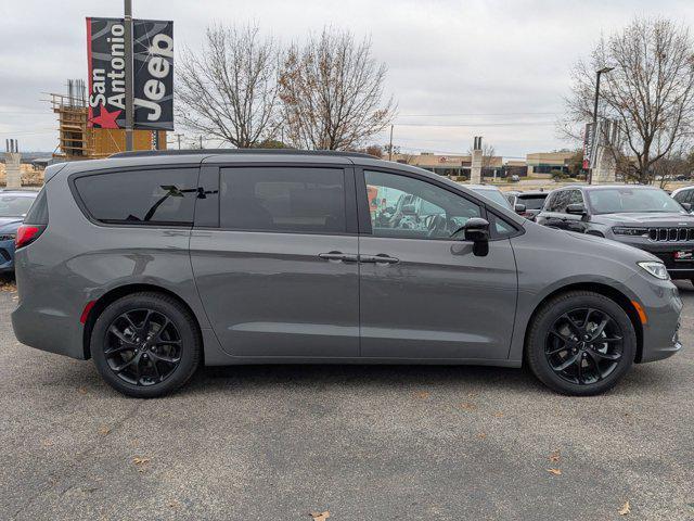 new 2025 Chrysler Pacifica car, priced at $48,479