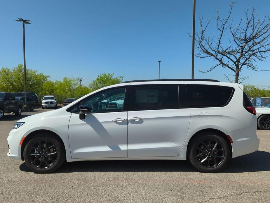 new 2024 Chrysler Pacifica car, priced at $48,901