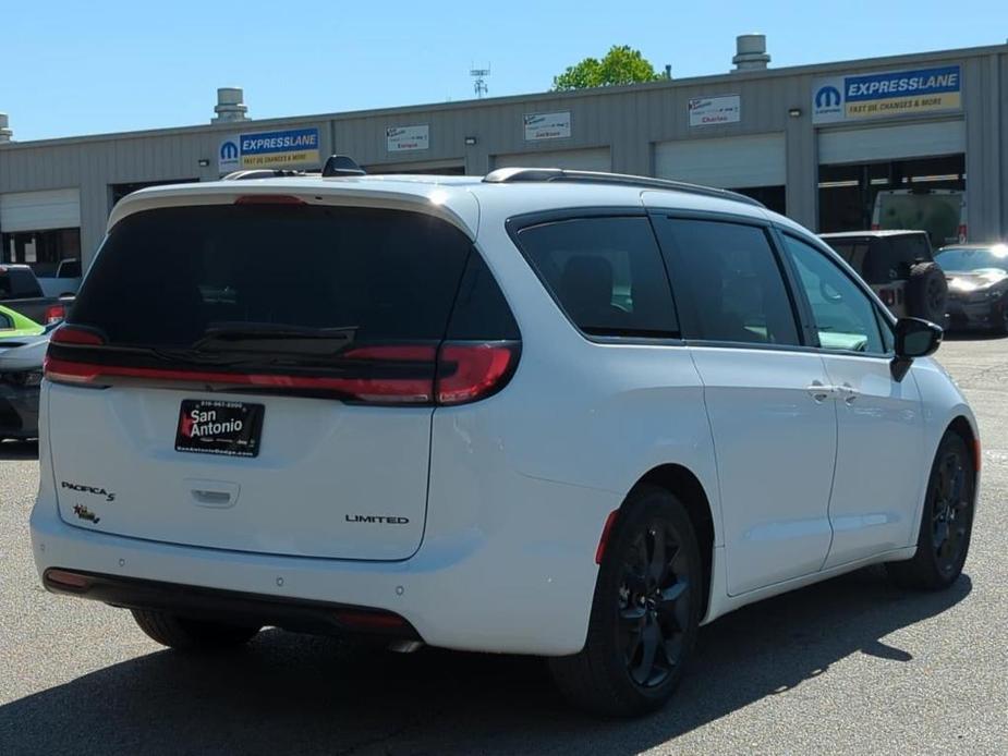 new 2024 Chrysler Pacifica car, priced at $48,901