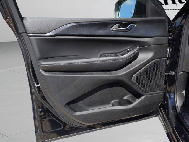 new 2025 Jeep Grand Cherokee car, priced at $39,753