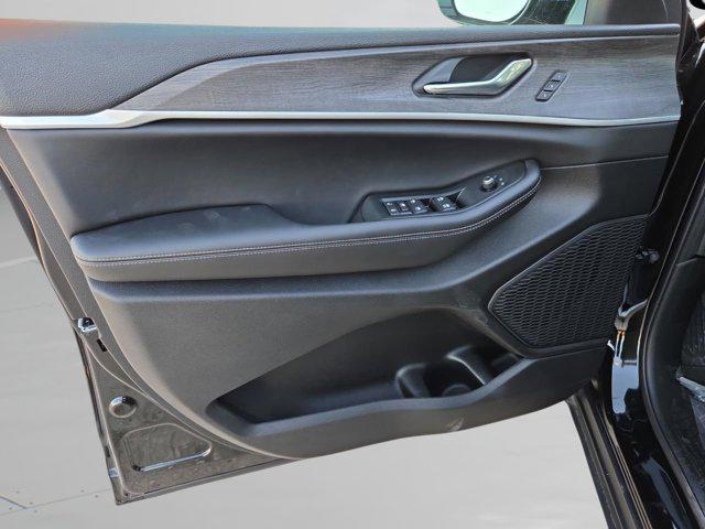 new 2025 Jeep Grand Cherokee car, priced at $41,450