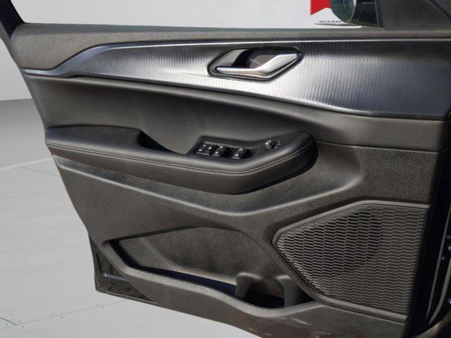 new 2025 Jeep Grand Cherokee car, priced at $41,752