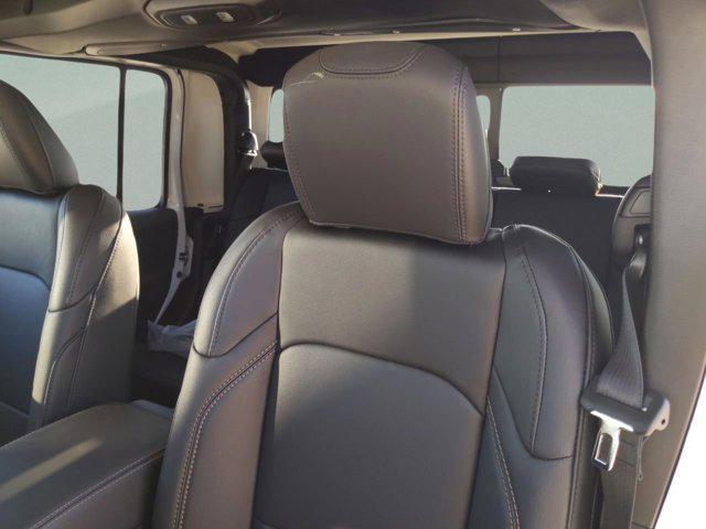new 2025 Jeep Gladiator car, priced at $41,684