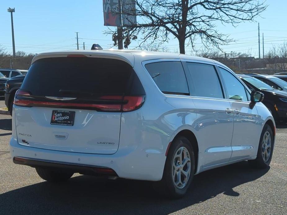 new 2024 Chrysler Pacifica car, priced at $53,572