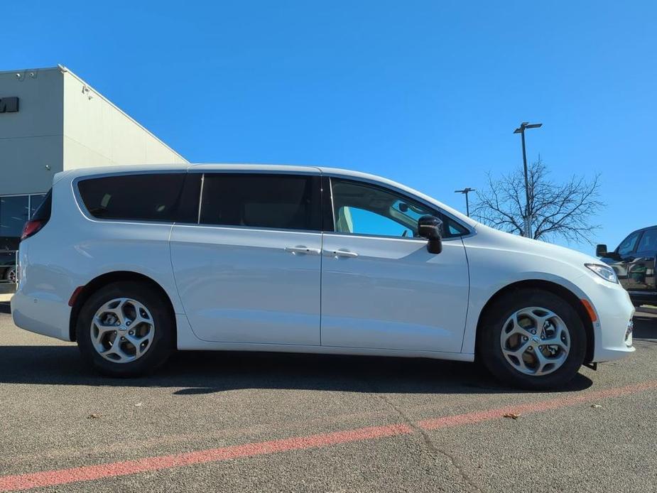 new 2024 Chrysler Pacifica car, priced at $51,728