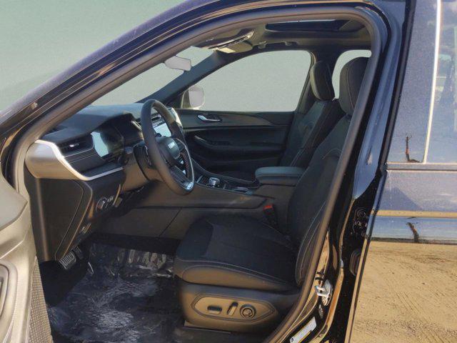 new 2025 Jeep Grand Cherokee car, priced at $35,299