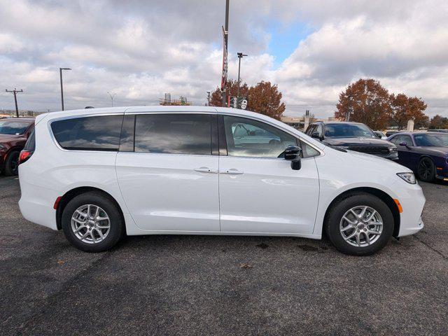 new 2025 Chrysler Pacifica car, priced at $40,704