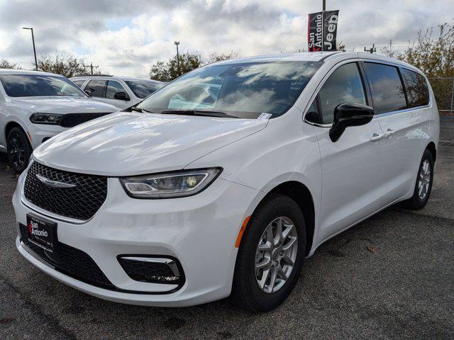 new 2025 Chrysler Pacifica car, priced at $40,704