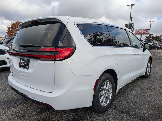 new 2025 Chrysler Pacifica car, priced at $40,704