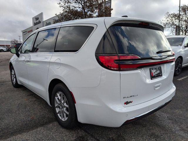 new 2025 Chrysler Pacifica car, priced at $40,704