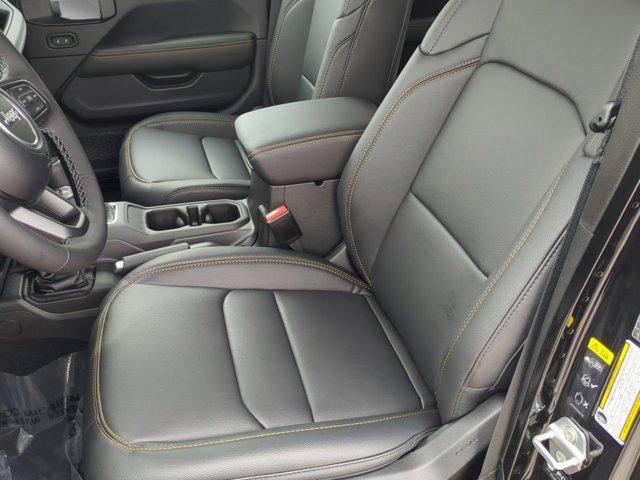 new 2025 Jeep Gladiator car, priced at $39,725